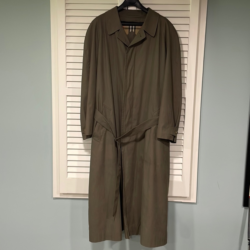 Burberry’s Mens Trench Coat with Liner. Size 44R.  Like-new condition.